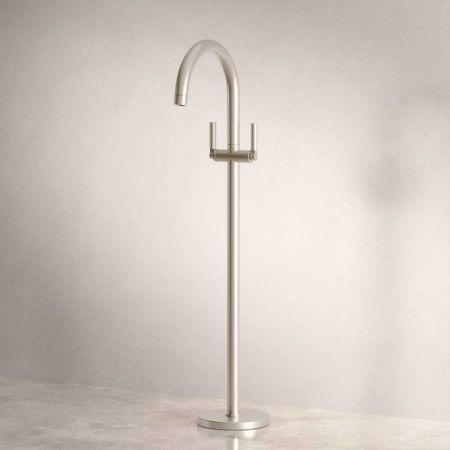 Bayor Floor Mounted Bath Filler - Metal Lever