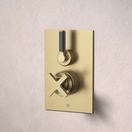 Bayor Single Outler Concealed Shower with 300mm Wall Arm & 8" Rose - Black Lever - Brushed Brass