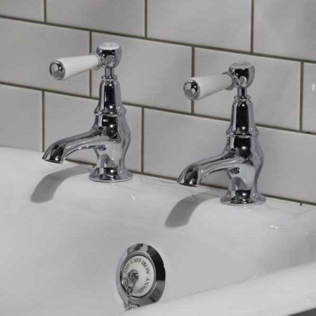 Linton White Lever 3/4 BSP Bath Pillar Taps Chrome