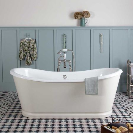 Grand La Rochelle Painted Cast Iron Bateau Bath