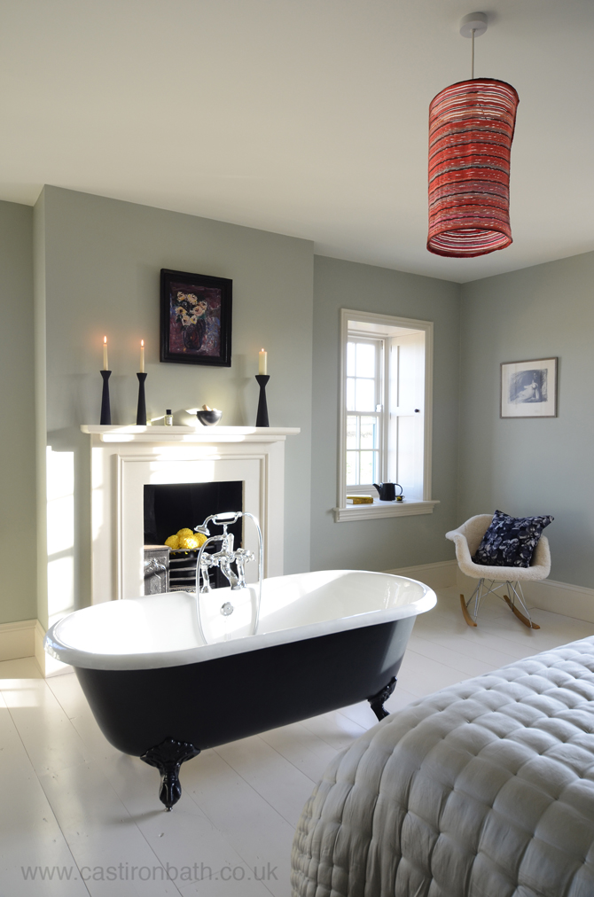 Freestanding bath alternative to en-suite