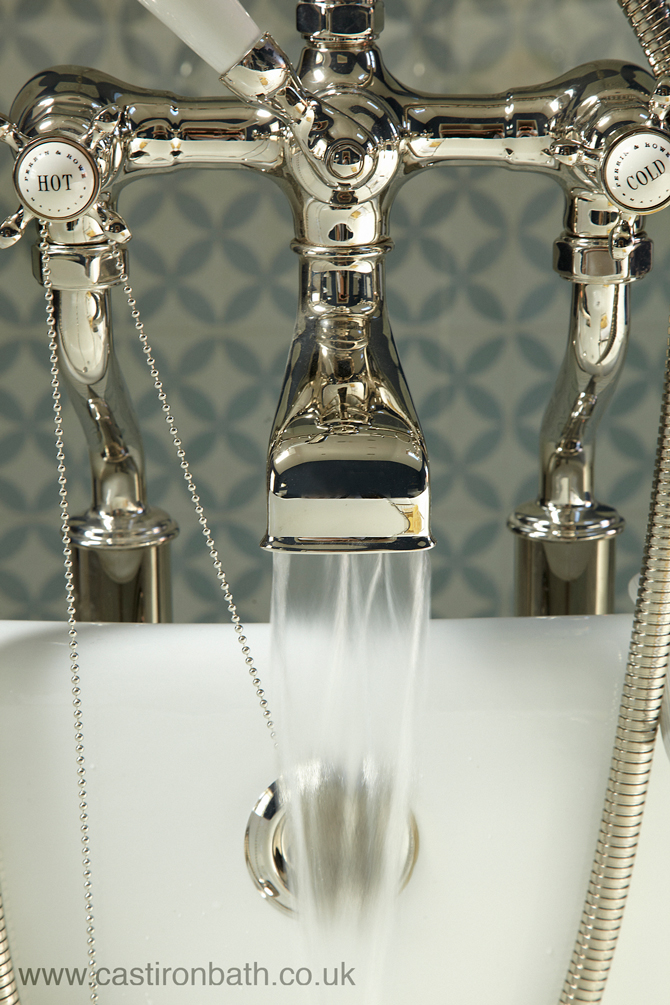 How to detox with Epsom salts in your cast iron bath 