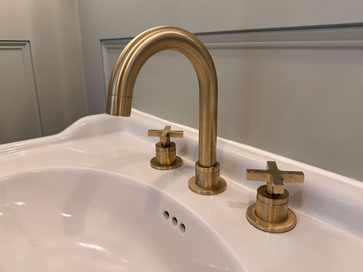 totnes-bayor-swan-neck-basin-tap-2