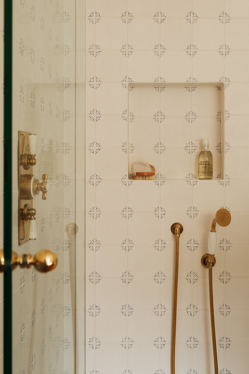 Salzburg-Sprig-Wall-Tile-Shower-4