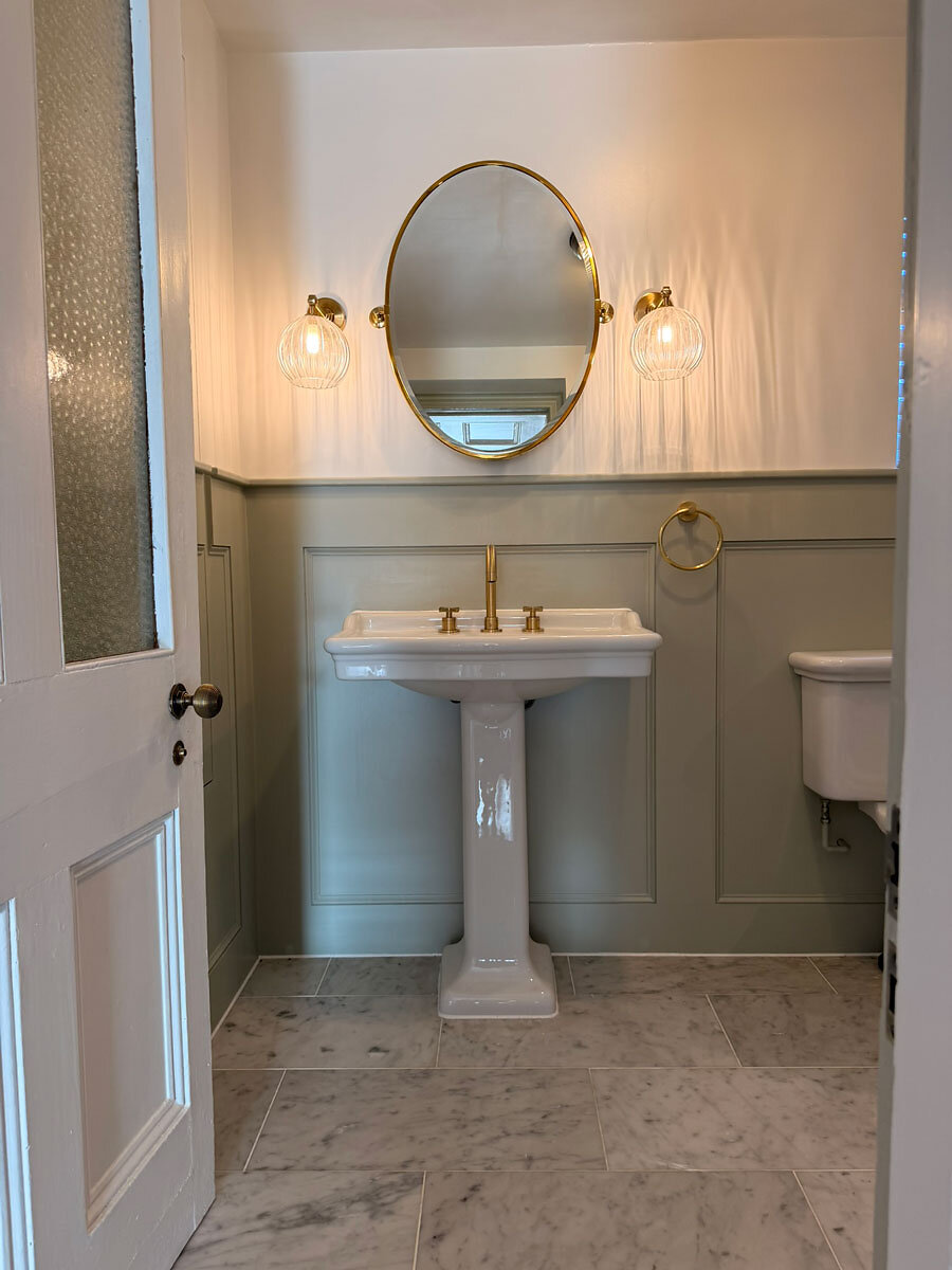 totnes-bayor-swan-neck-basin-tap-and-tamar-room
