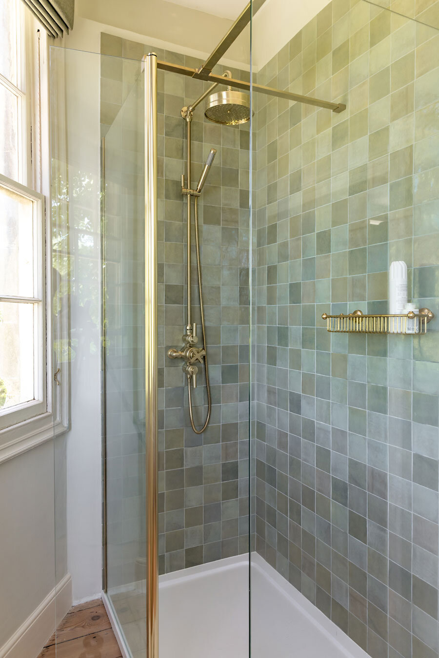 sh-nordic-bayor-shower-in-enclosure-brushed-brass