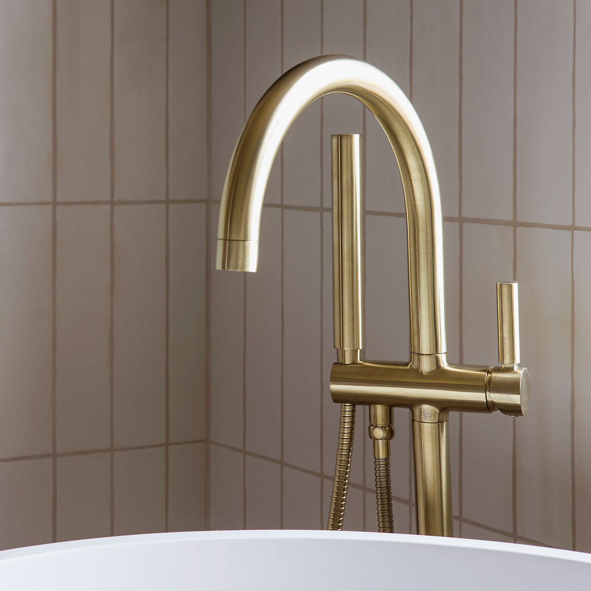 freestanding-brass-bath-filler-tap