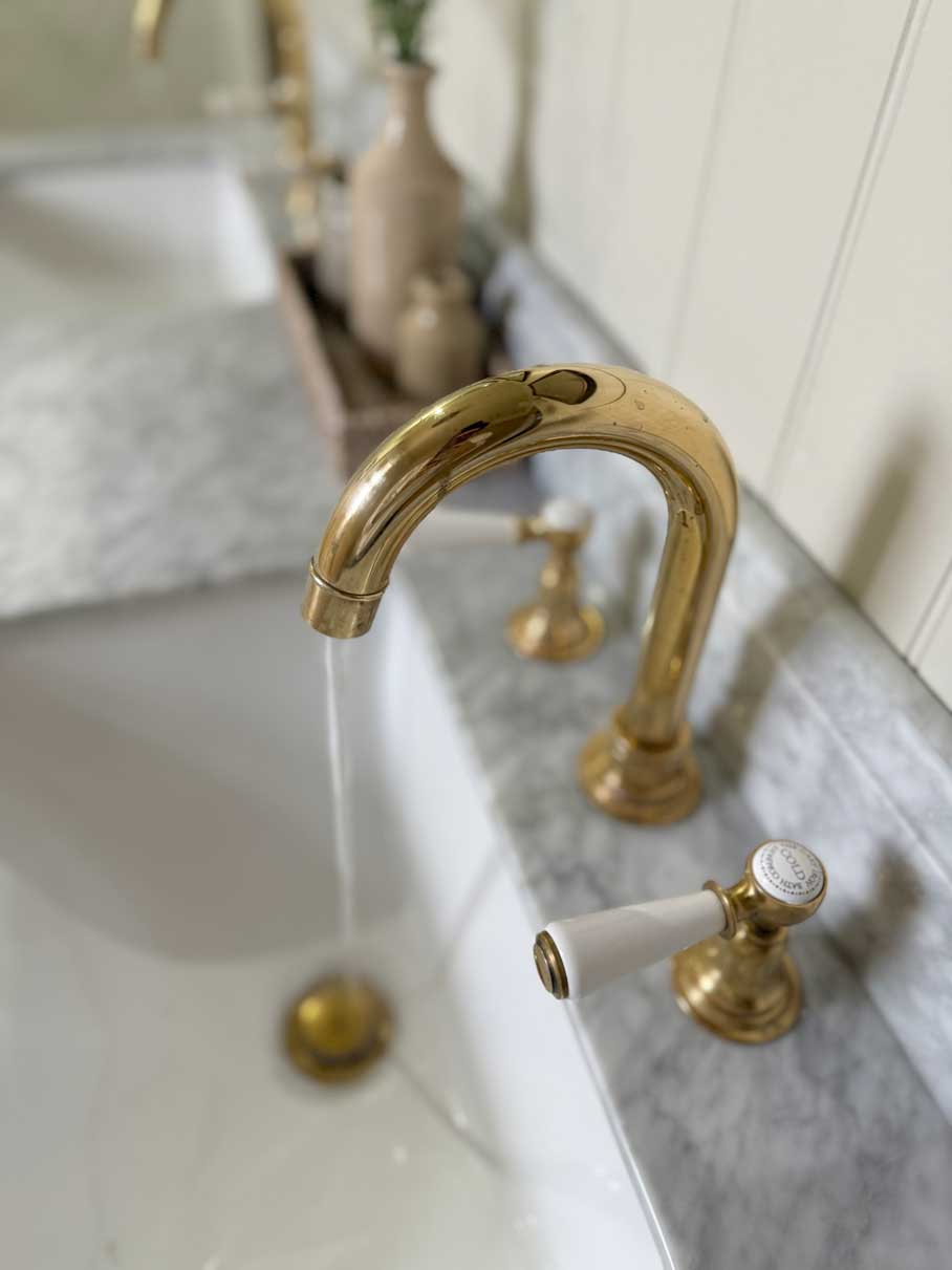 linton-swan-neck-brass-tap