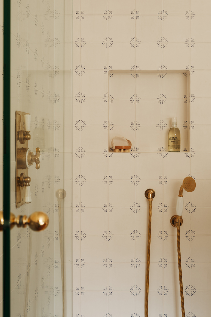 Salzburg-Sprig-Wall-Tile-Shower-4