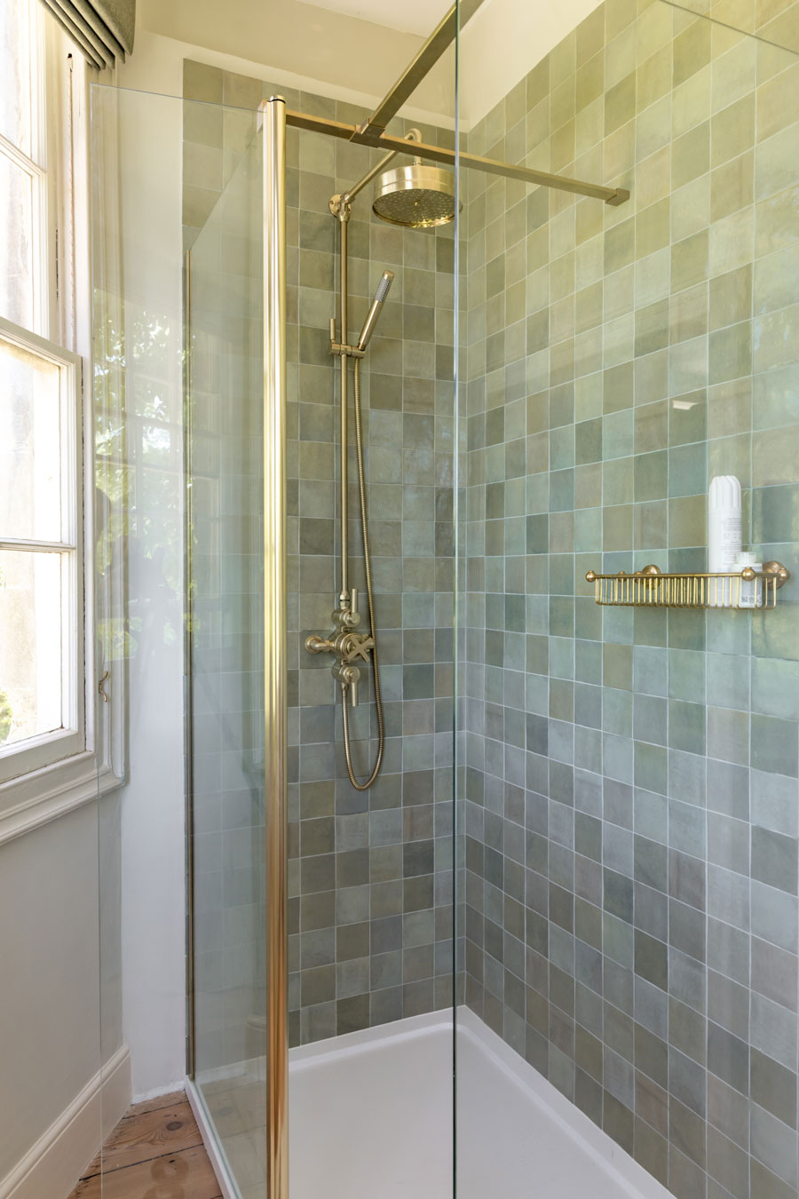 sh-nordic-bayor-shower-in-enclosure-brushed-brass