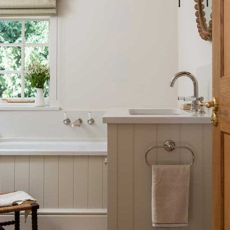 The Farmhouse - Escape to the Country